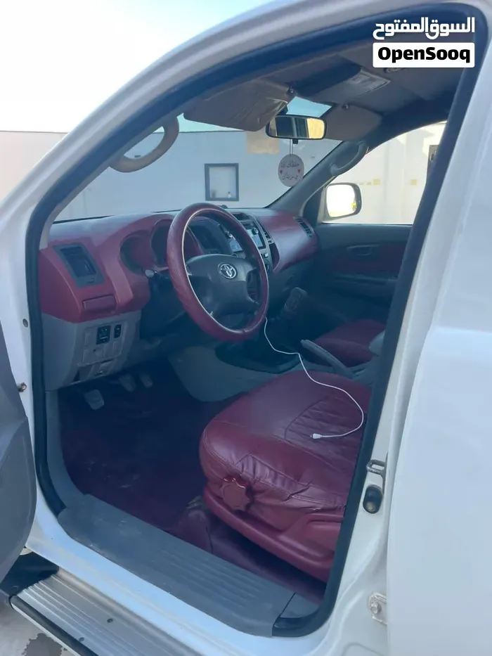 Toyota Hilux 2010 photo 4