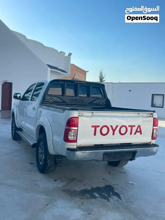 Toyota Hilux 2010 photo 2