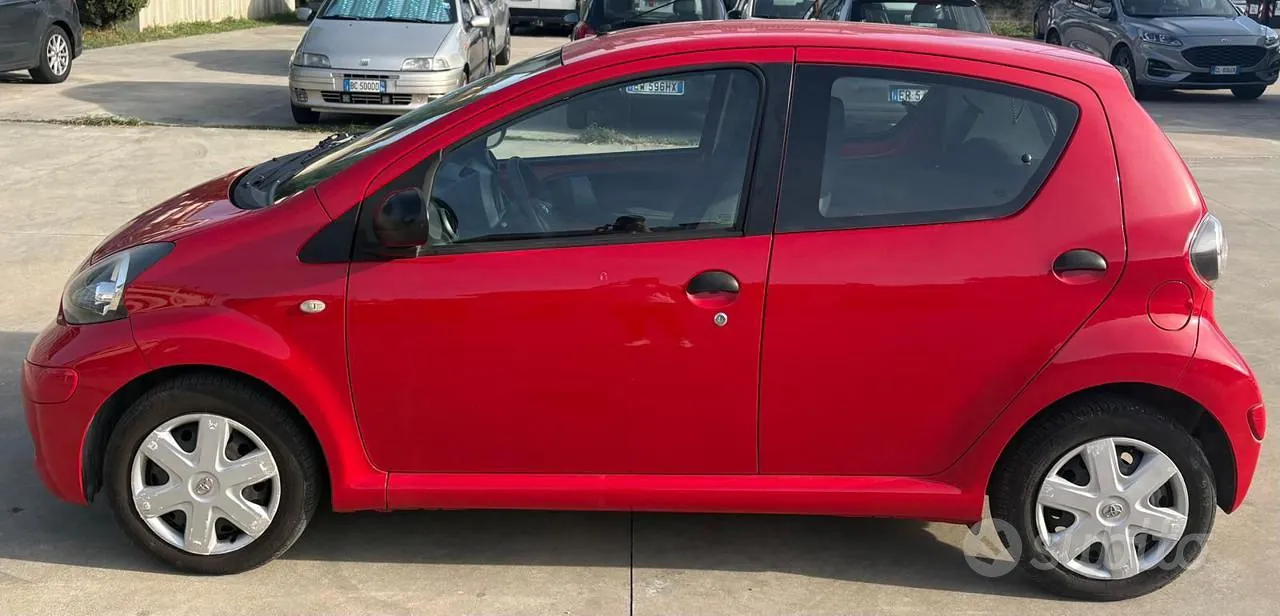 Toyota Aygo 2011 photo 2