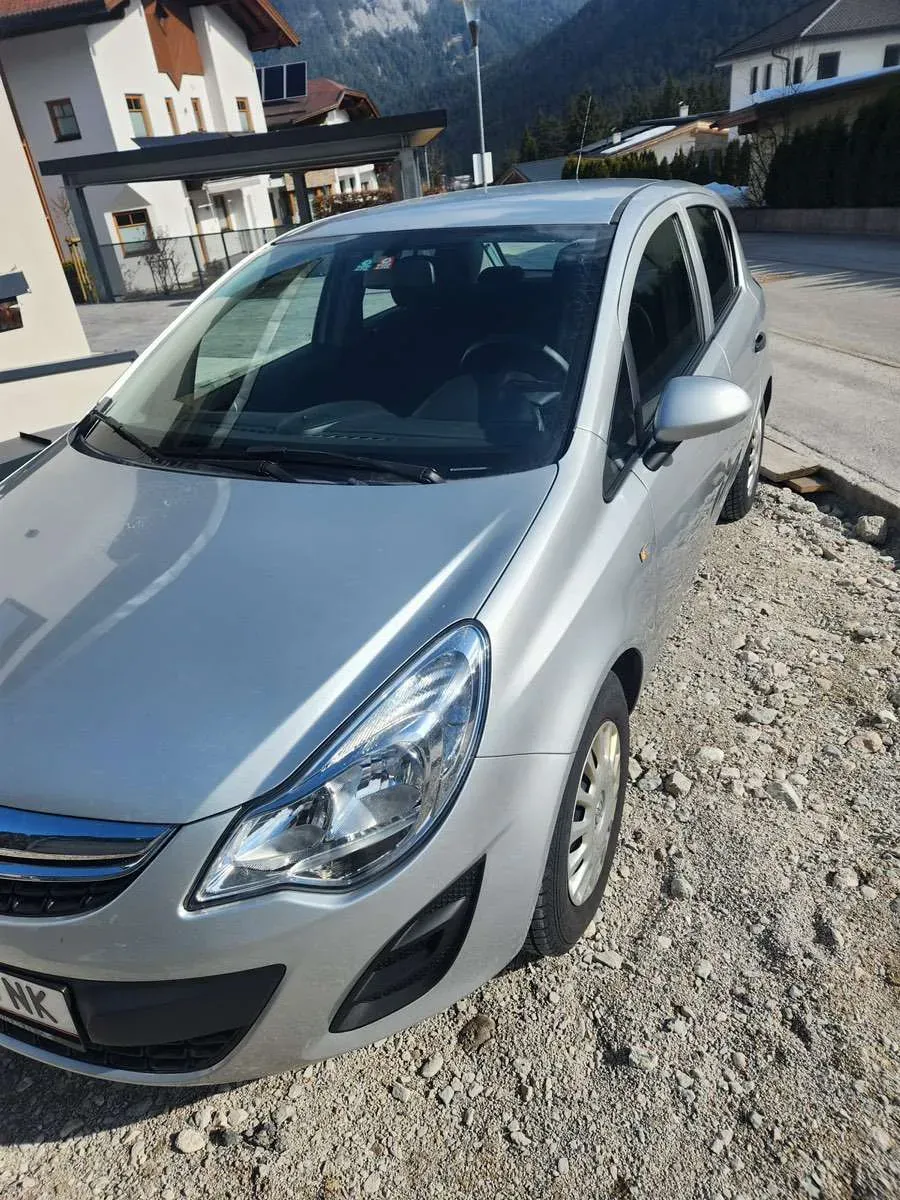 Opel Corsa 2012 photo 2