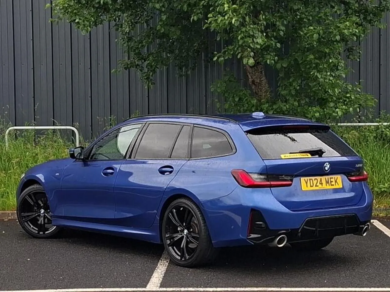 BMW 3 Series 2024 photo 2