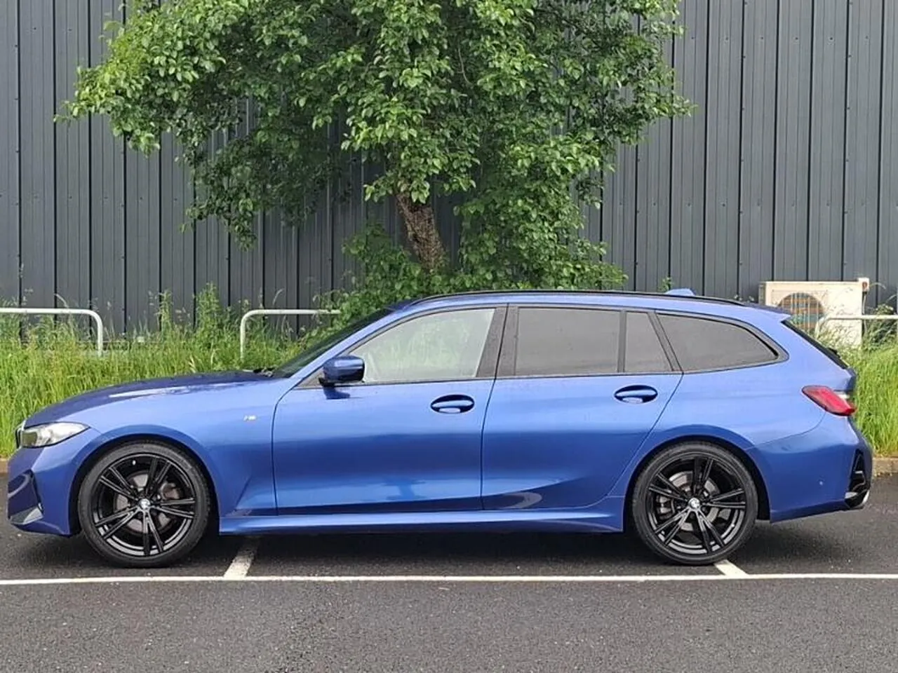 BMW 3 Series 2024 photo 4