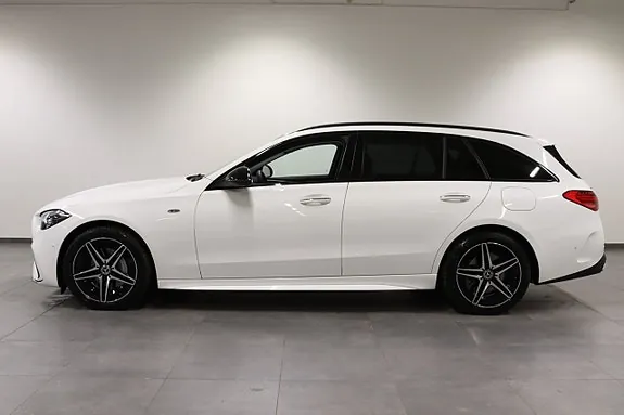 Mercedes-Benz C300 2025 photo 3