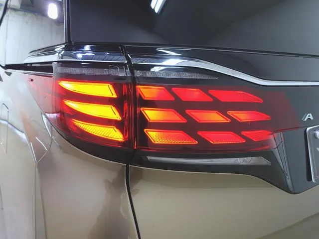 Toyota Alphard 2024 photo 5