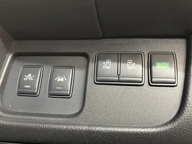 Nissan Serena 2014 photo 4