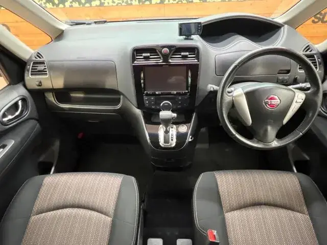 Nissan Serena 2014 photo 2