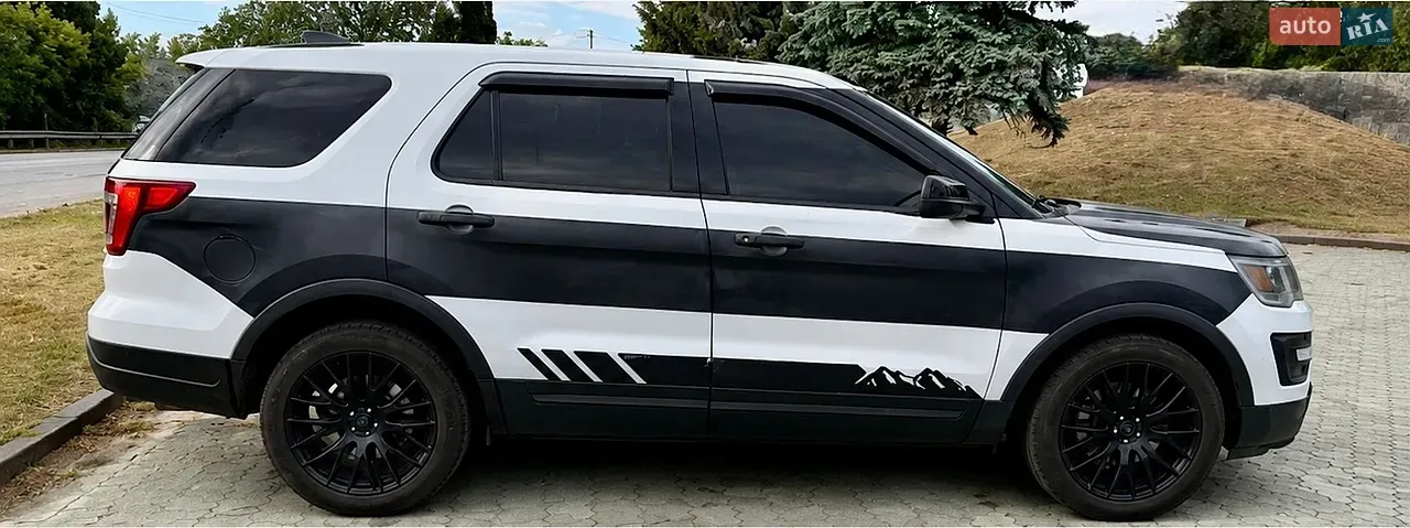 Ford Explorer 2018 photo 2