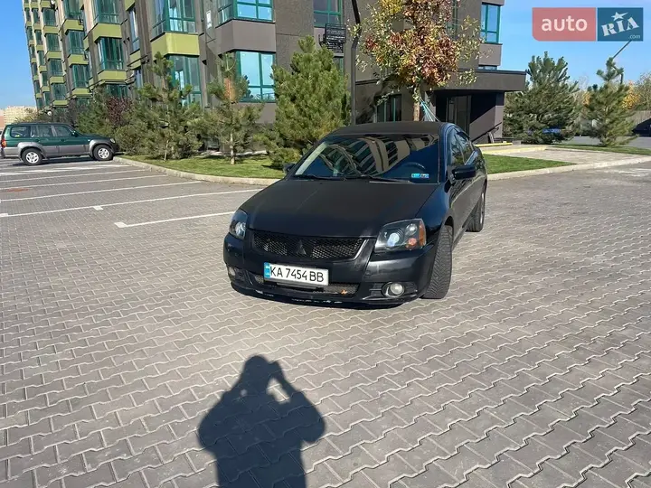 Mitsubishi Galant 2012 photo 2