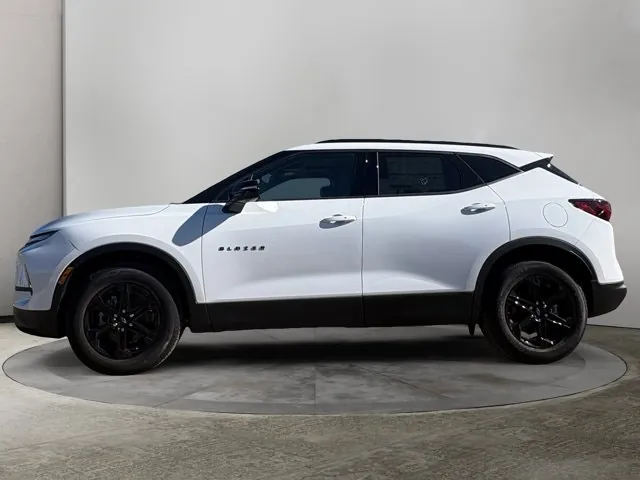Chevrolet Blazer 2026 photo 2