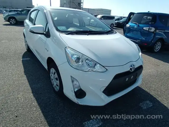 Toyota Aqua L