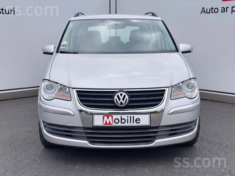 Volkswagen Touran 2009 photo 2