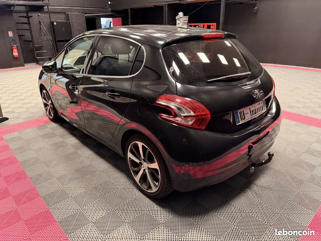 Peugeot 208 2014 photo 5