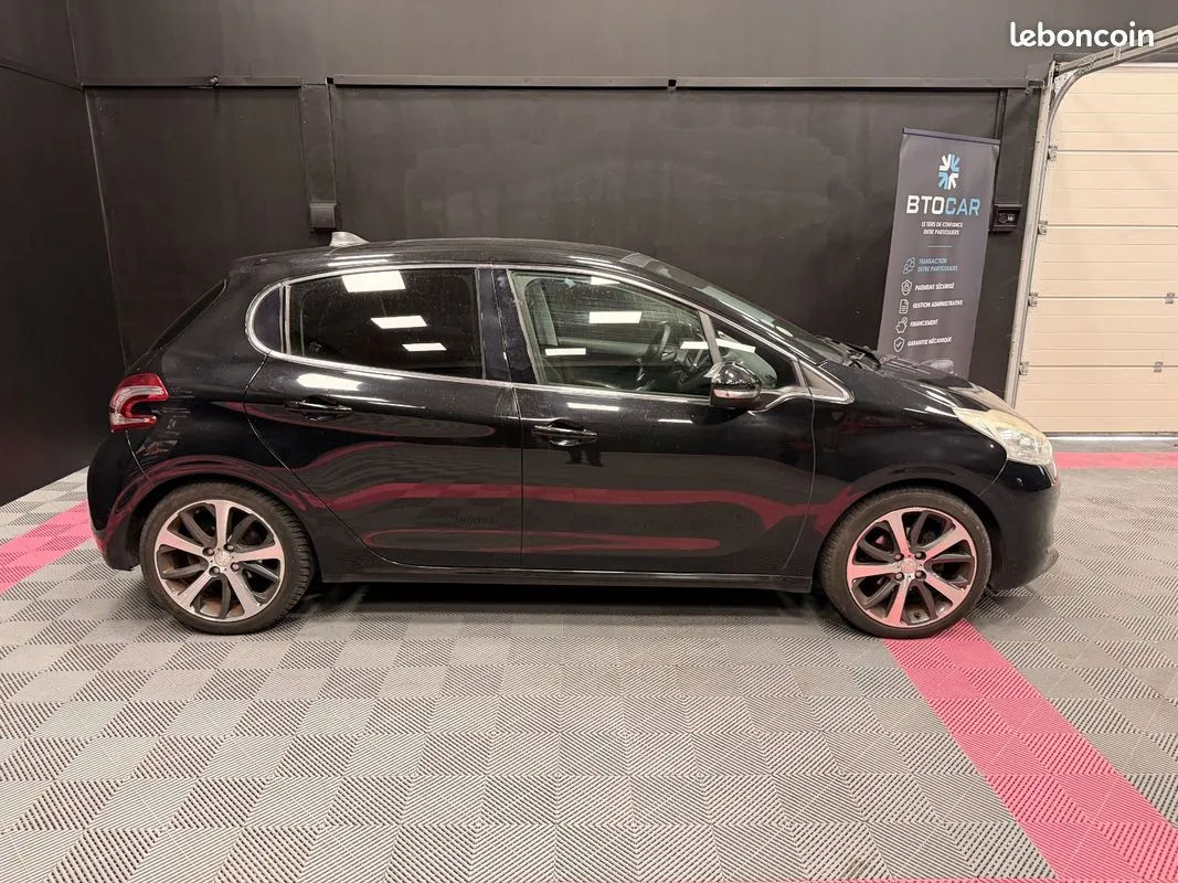 Peugeot 208 2014 photo 2