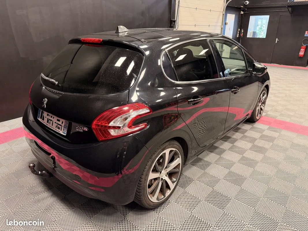 Peugeot 208 2014 photo 3
