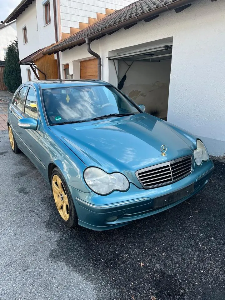 Mercedes-Benz C240