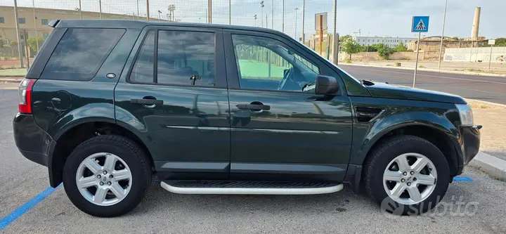 Land Rover Freelander 2012 photo 2