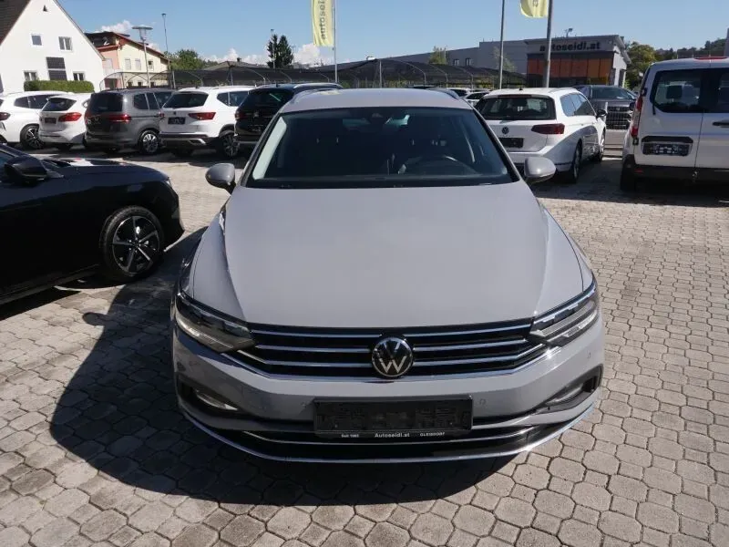 Volkswagen Passat 2022 photo 2