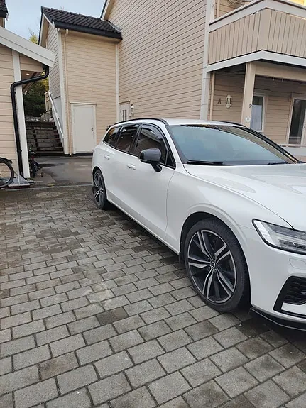 Volvo V60 2021 photo 2