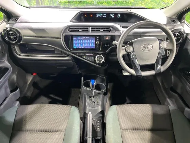 Toyota Aqua 2016 photo 2