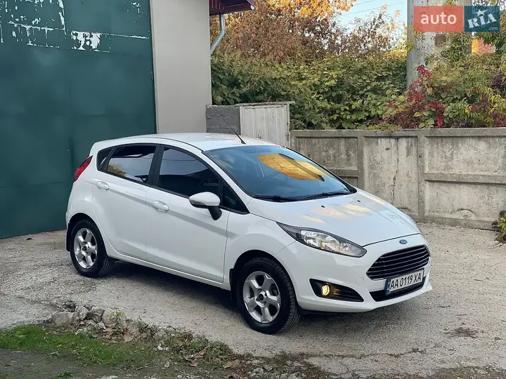 Ford Fiesta 2013 photo 2