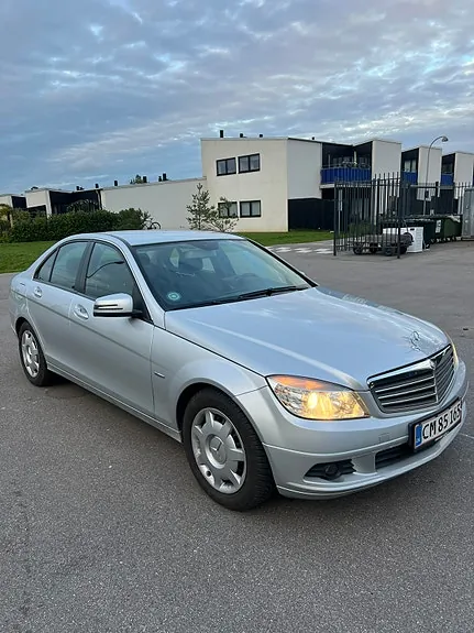 Mercedes-Benz C180 2010 photo 2
