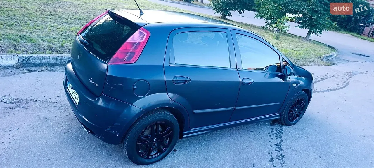 Fiat Grande Punto 2011 photo 5