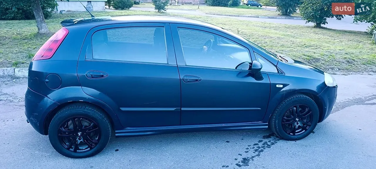 Fiat Grande Punto 2011 photo 4