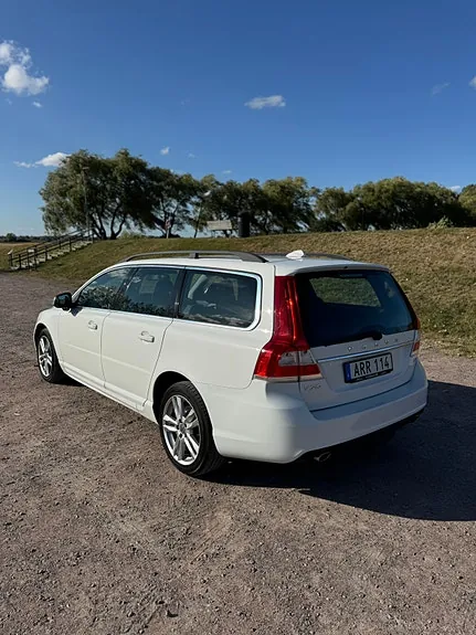 Volvo V70 2015 photo 3