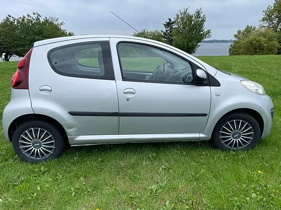 Peugeot 107 2012 photo 4