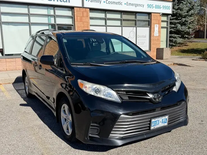 Toyota Sienna 2019 photo 2