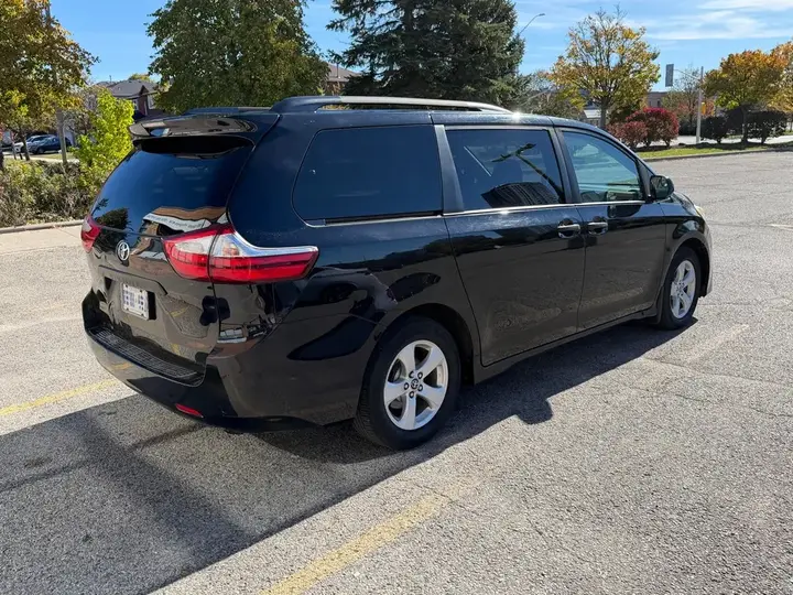 Toyota Sienna 2019 photo 3
