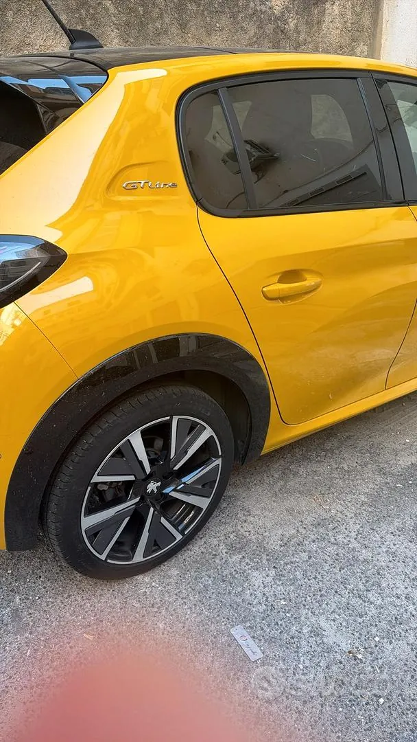 Peugeot 208 2019 photo 3