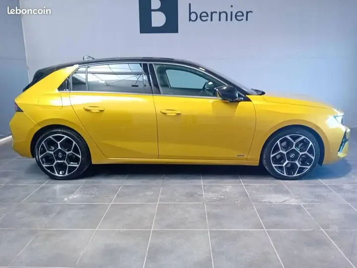 Opel Astra 2023 photo 2