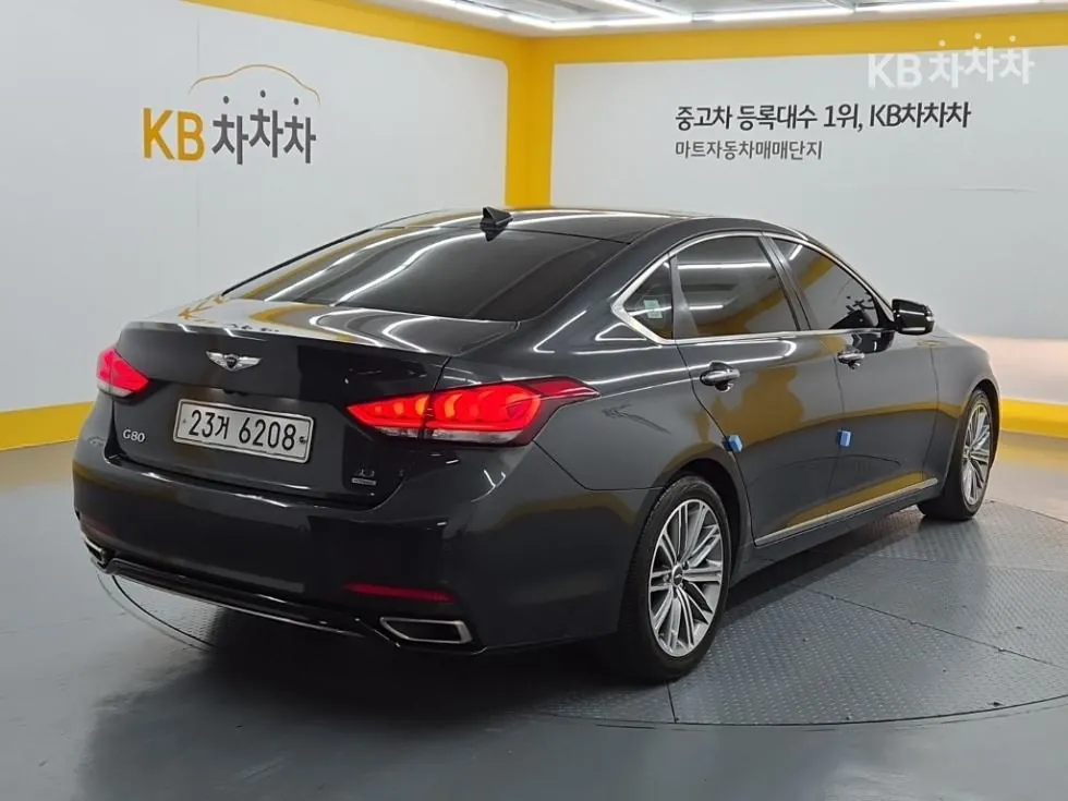 Genesis G80 2018 photo 2