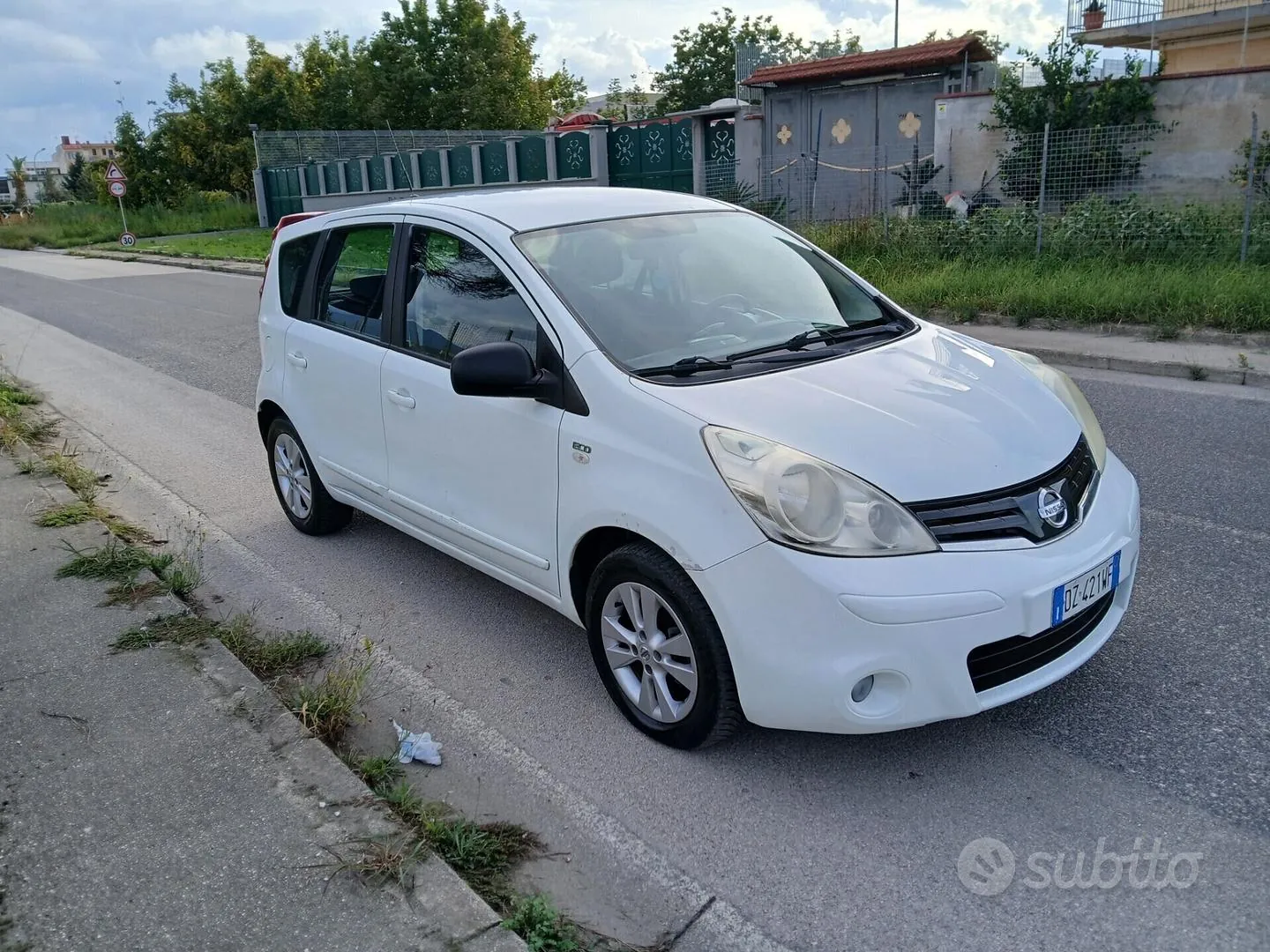 Nissan Note 2009 photo 2