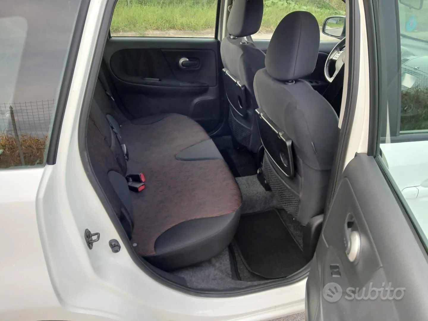 Nissan Note 2009 photo 5