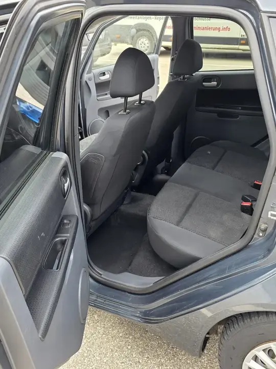 Mitsubishi Colt 2010 photo 3