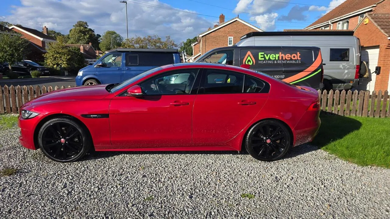 Jaguar Xe 2018 photo 3