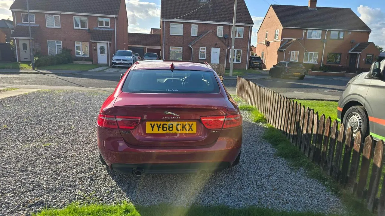 Jaguar Xe 2018 photo 4