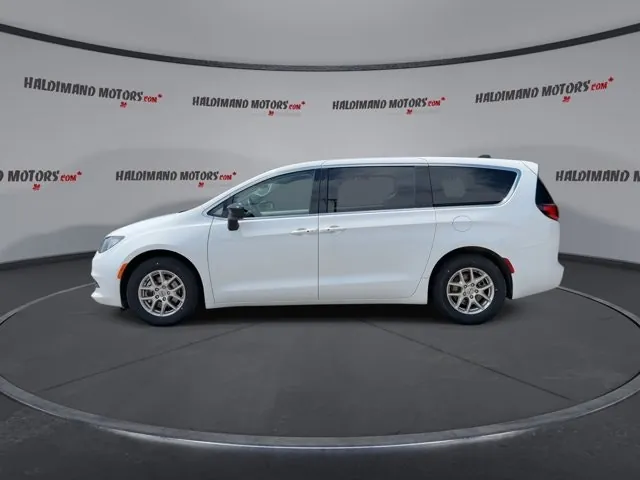 Chrysler Grand Caravan 2024 photo 5
