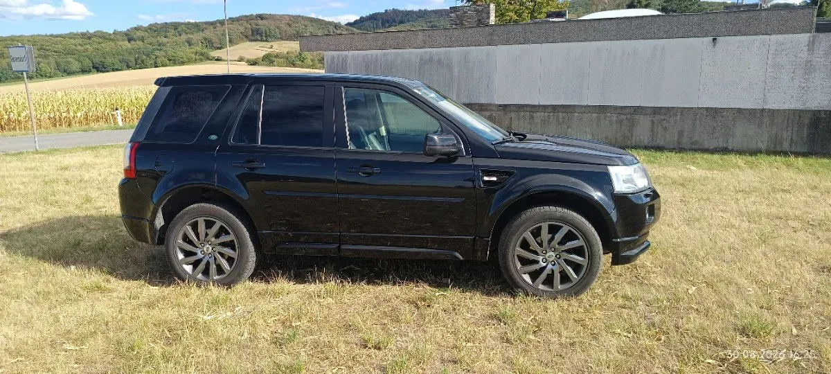 Land Rover Freelander 2011 photo 2