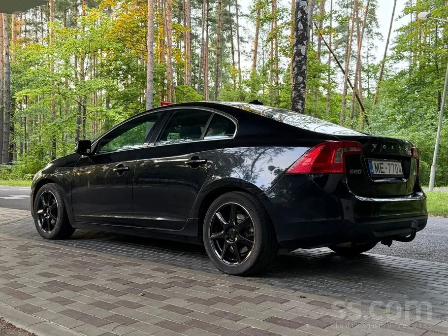 Volvo S60 2011 photo 4