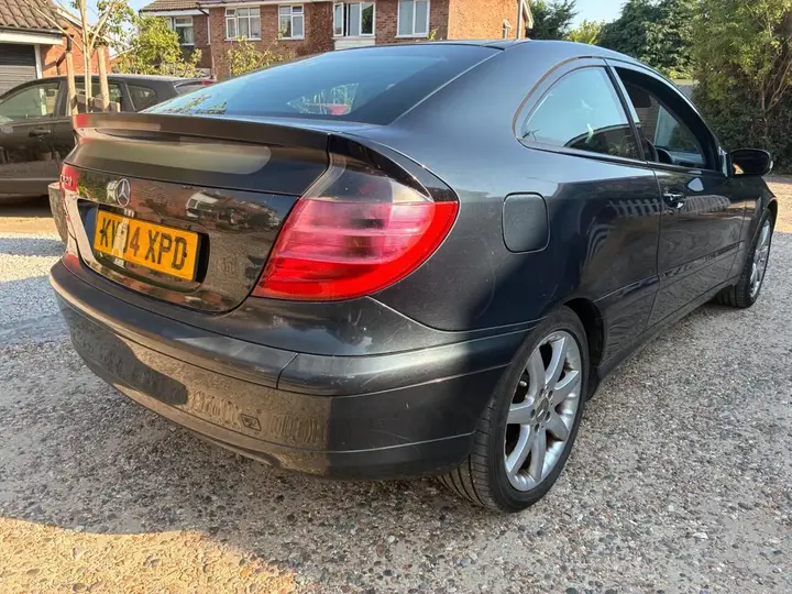 Mercedes-Benz C-Class 2004 photo 5