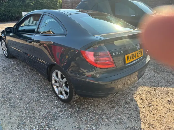 Mercedes-Benz C-Class 2004 photo 4