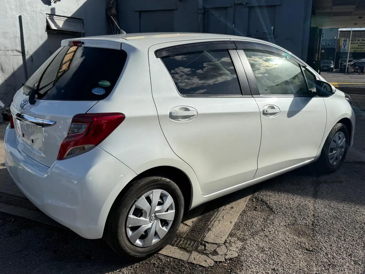 Toyota Vitz 2014 photo 5