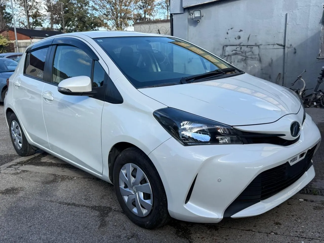 Toyota Vitz 2014 photo 3