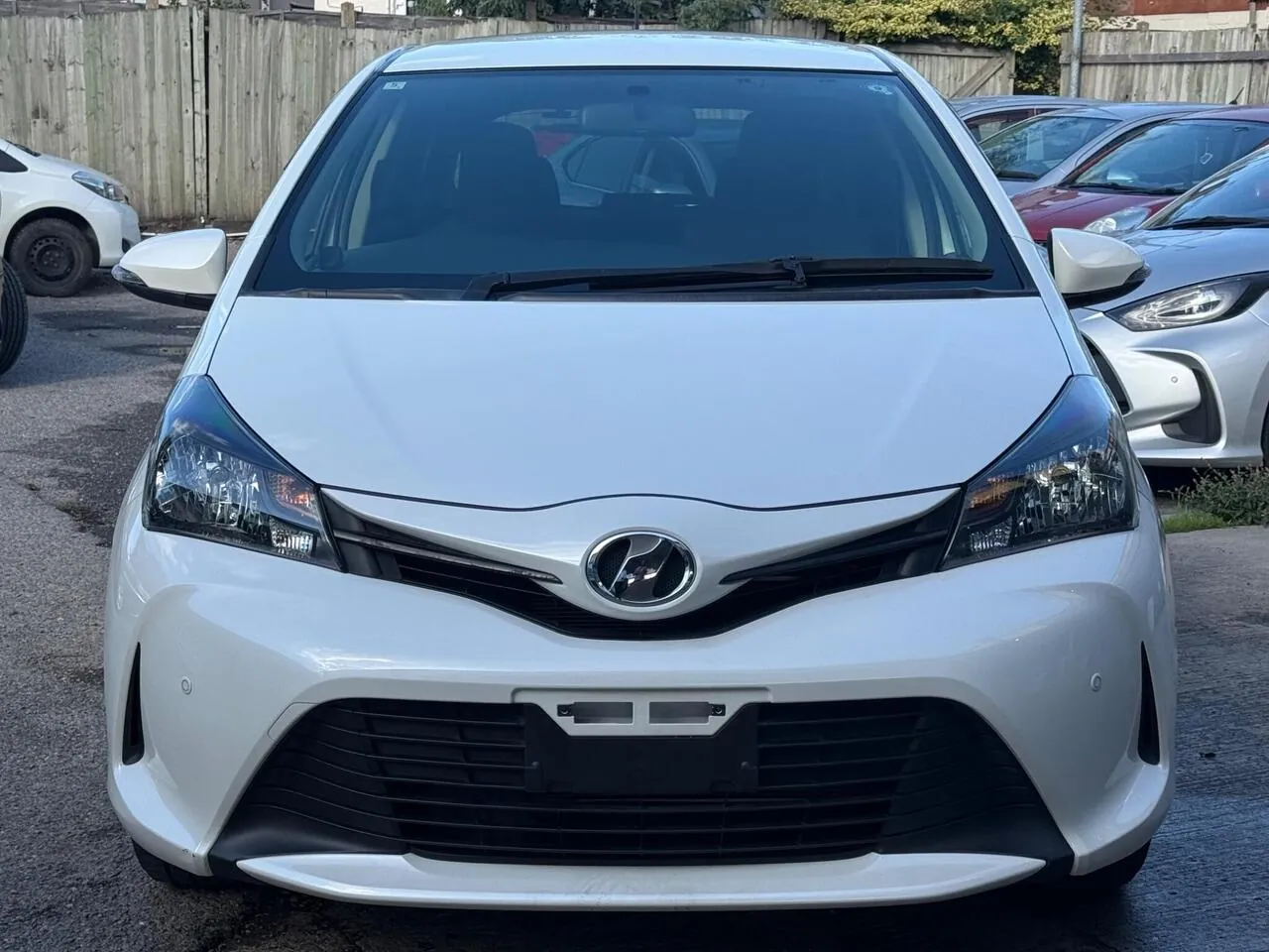 Toyota Vitz 2014 photo 2