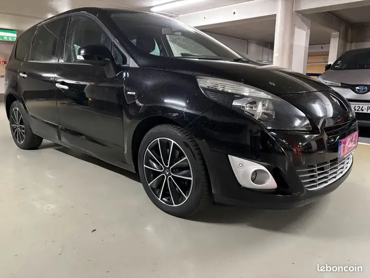 Renault Grand Scenic 2011 photo 2