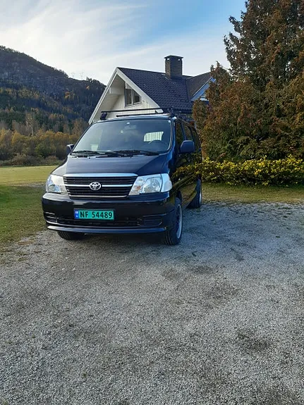 Toyota Hiace 2012 photo 2
