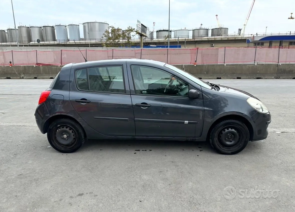 Renault Clio 2008 photo 2